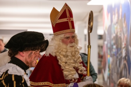 2025-11-23 Sint leest voor-61